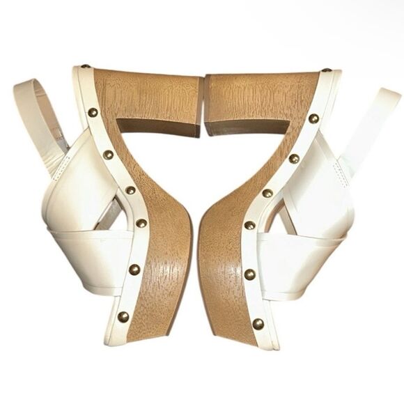 Vince Camuto Cream/ Ivory Slingback
Sandals(Size 9M) - Picture 4 of 15